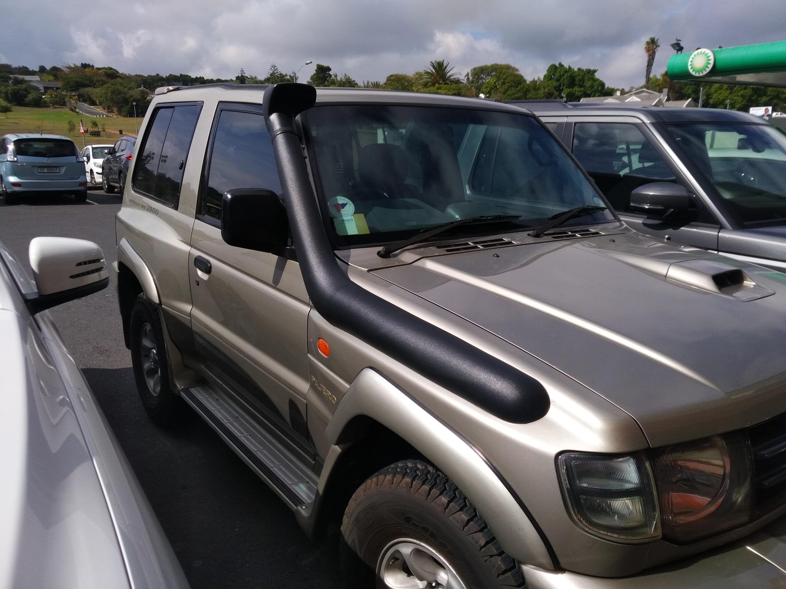 img_20170412_1215229. Pajero Blister Fender Snorkel