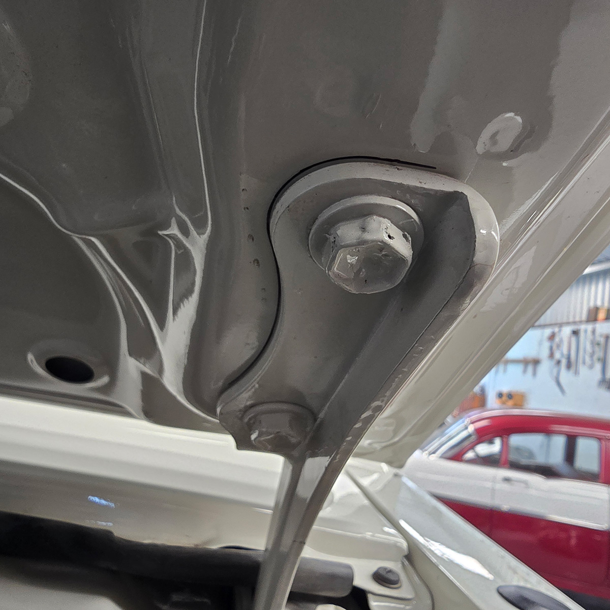 lc-bonnet1. Bonnet strut for land cruiser